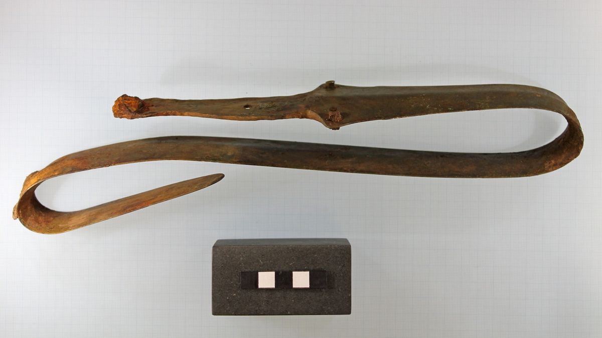 Une épée rituellement courbée de l'âge du bronze découverte dans une tourbière danoise est une « trouvaille très rare »