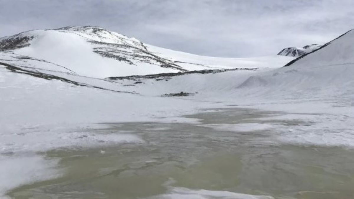 Lac Enigma en Antarctique