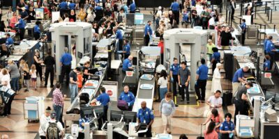Des agents ICE ont été déployés dans les aéroports américains au milieu de la crise de la TSA