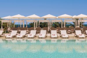 L'hôtel paie 1 200 $ à un touriste qui n'a pas pu obtenir de chaise de piscine