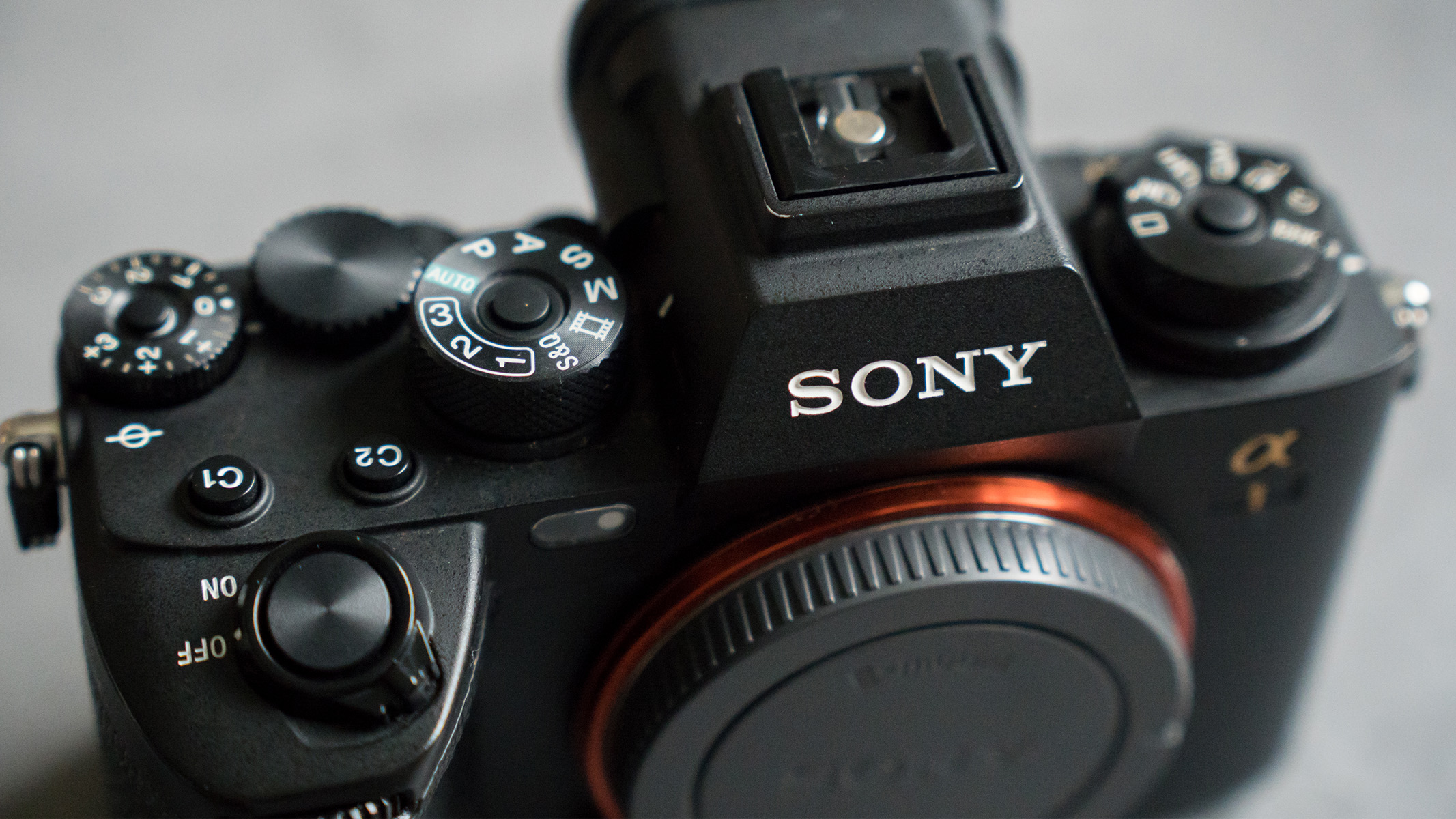 Un gros plan des commandes Sony A1