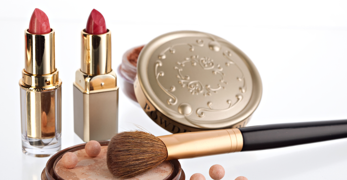11 Articles de maquillage vintage les plus à collectionner des années 1920 aux années 1980