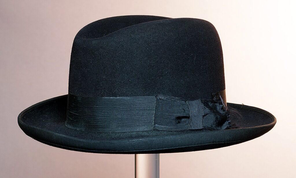 13 Chapeaux Vintage Classiques Qui Sont De Retour Dans Le Style 
