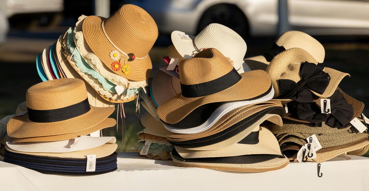 13 chapeaux vintage classiques qui sont de retour dans le style