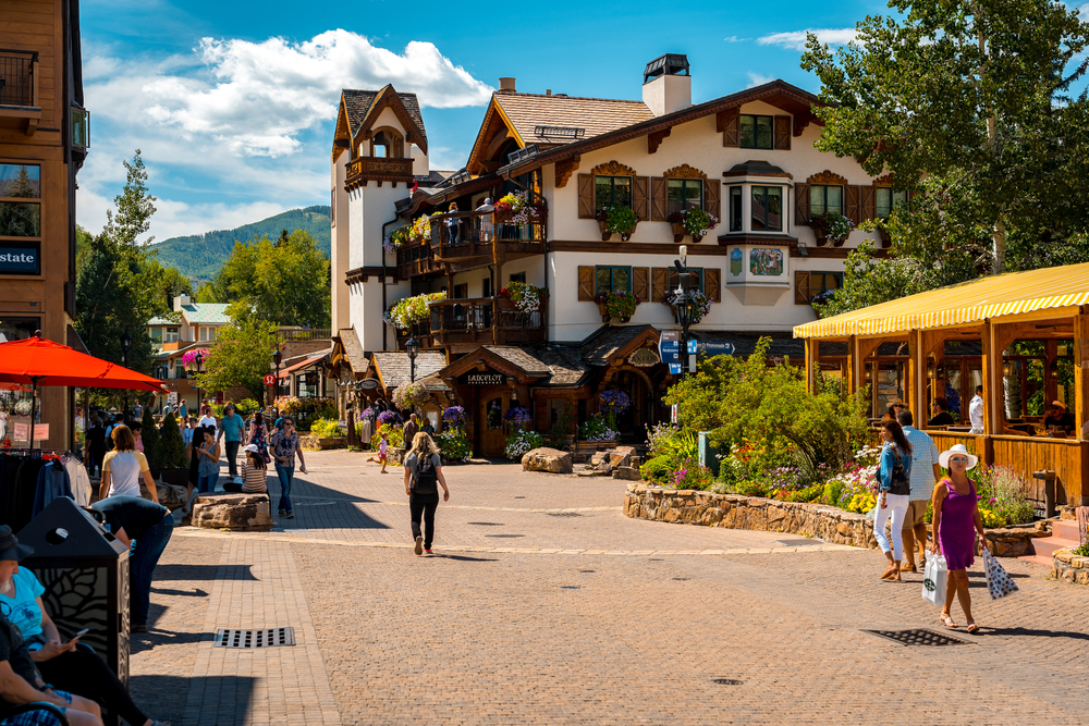 12 villes charmantes qui prennent vie en été