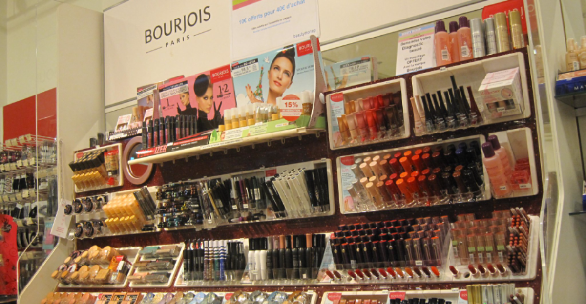 10 marques de maquillage vintage emblématiques que chaque collecteur devrait savoir