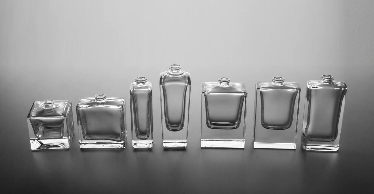 12 bouteilles de parfum vintage à collectionner qui servent d'art