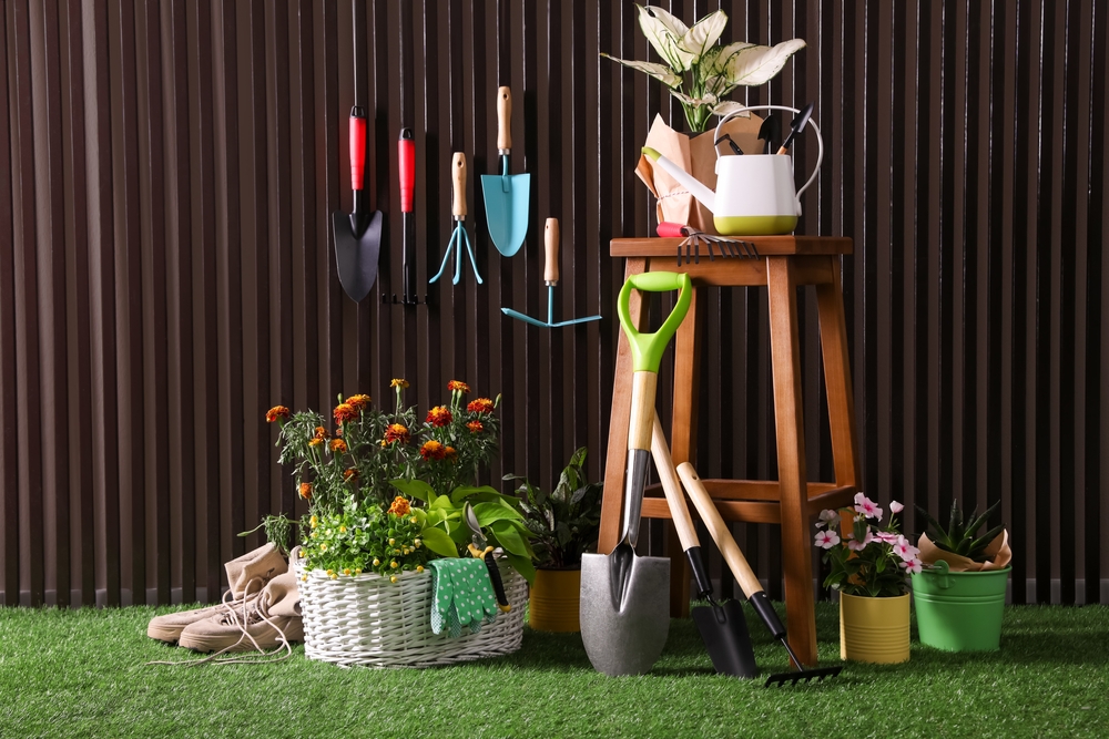 13 outils pour le budget que chaque jardinier devrait posséder