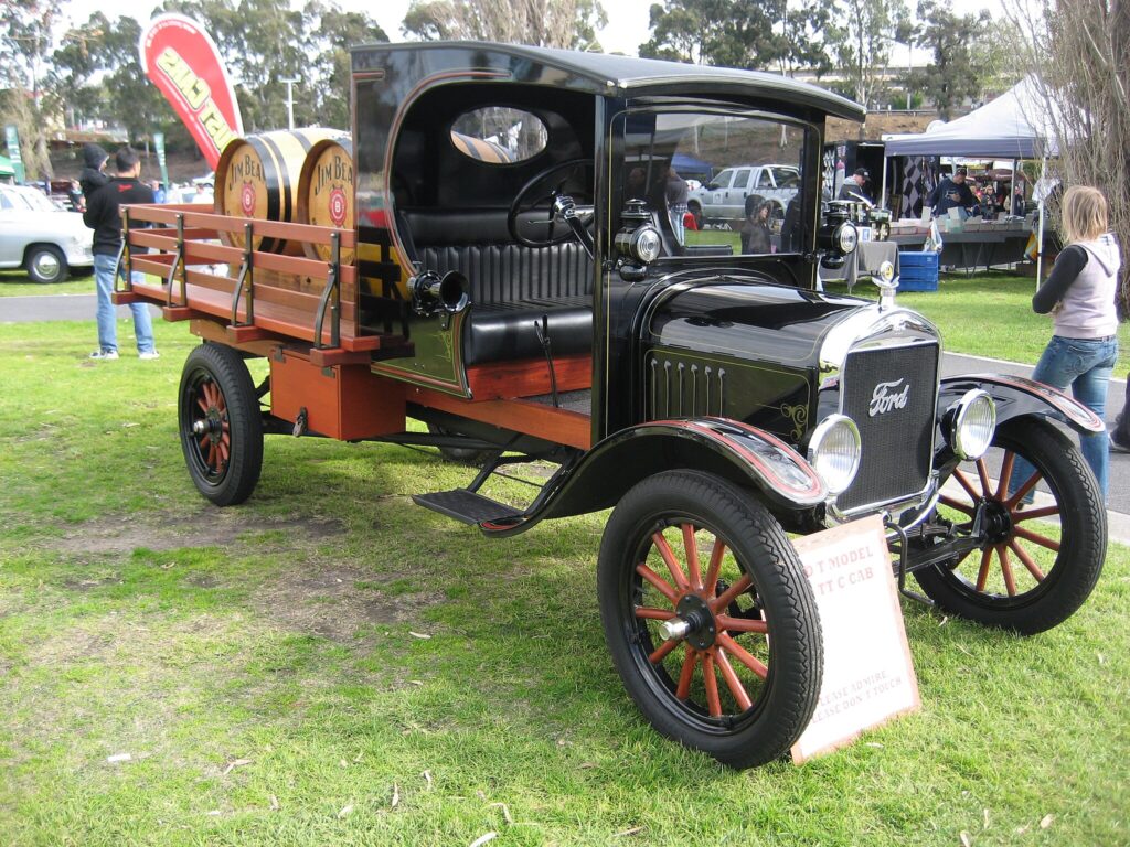 10 véhicules de livraison vintage uniques du passé