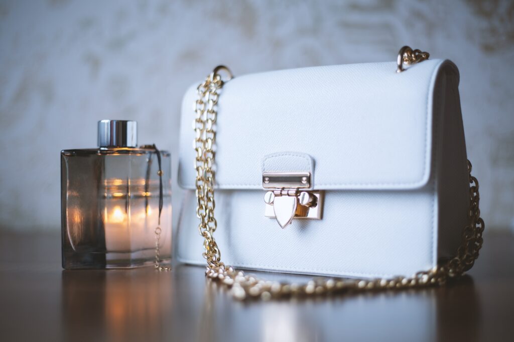 sac à main avec parfum