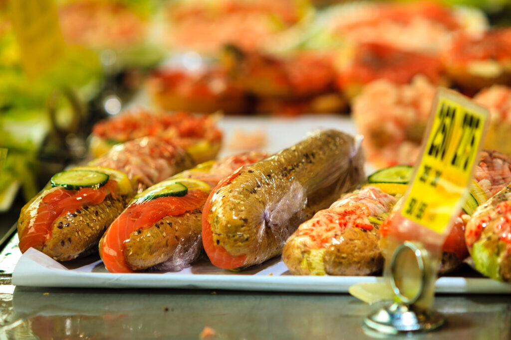 Petit déjeuner du marché des poissons à Bergen, Norvège