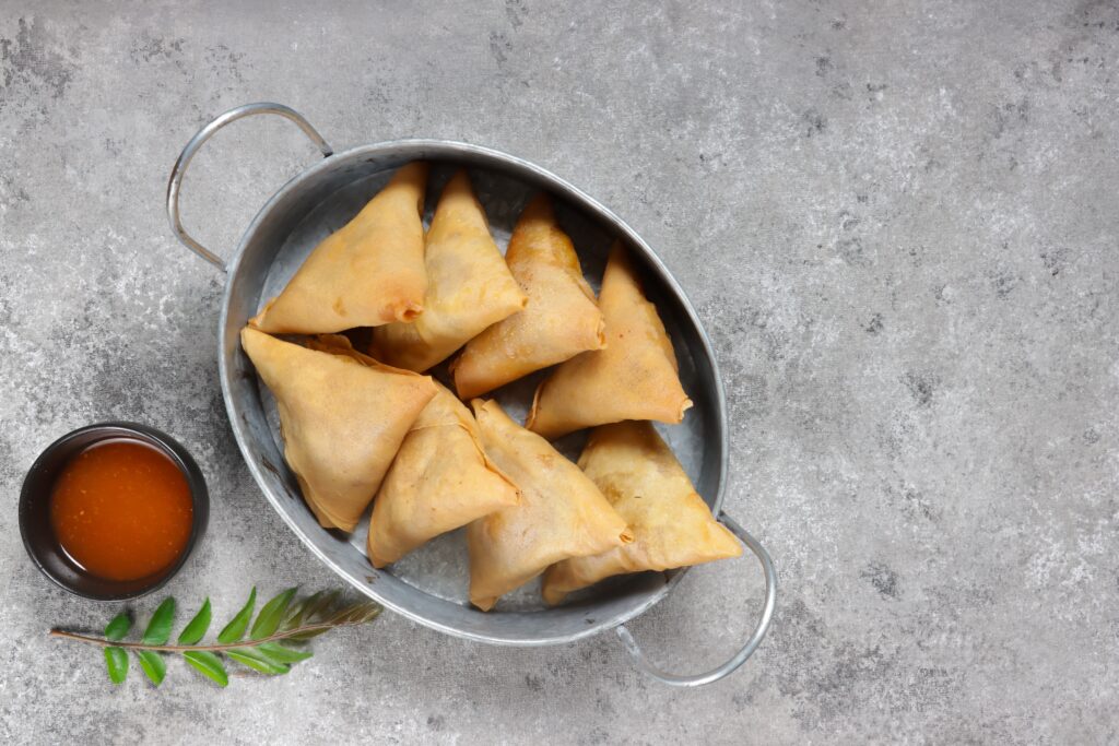 Samosas et curry à New Delhi, Inde