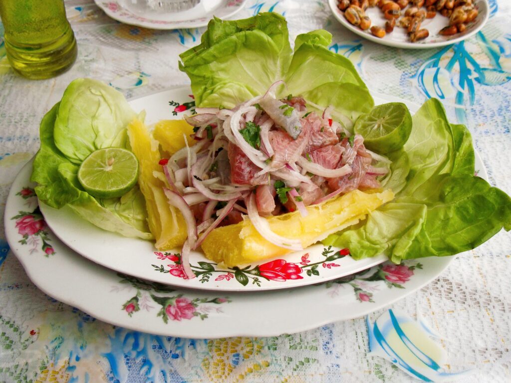 Ceviche sur la plage de Lima, au Pérou,