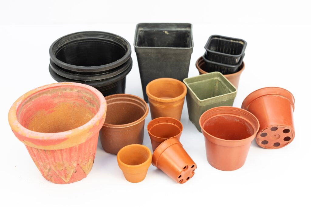 Pots avec des trous de drainage