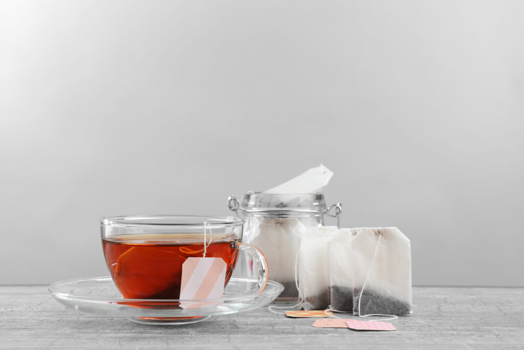 9 façons intelligentes de réutiliser les sachets de thé autour de votre maison et de votre jardin