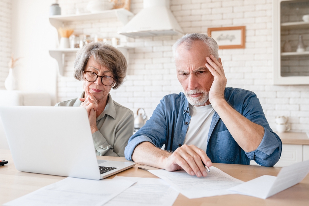 12 habitudes coûteuses qui peuvent drainer les économies de retraite d'un baby-boomer