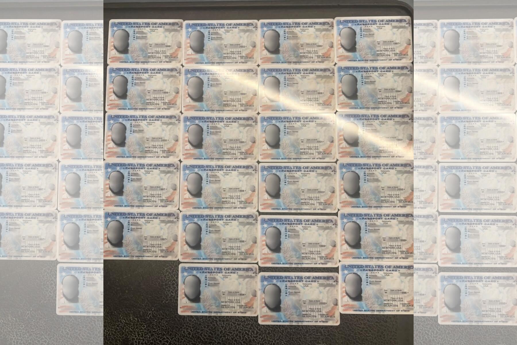 Pourquoi ce dépliant a-t-il besoin de 34 cartes de passeport?