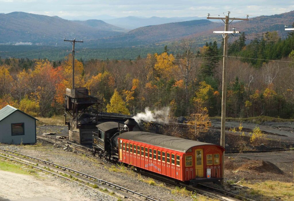 7 promenades en train pittoresque avec une vue imprenable sur le feuillage d'automne