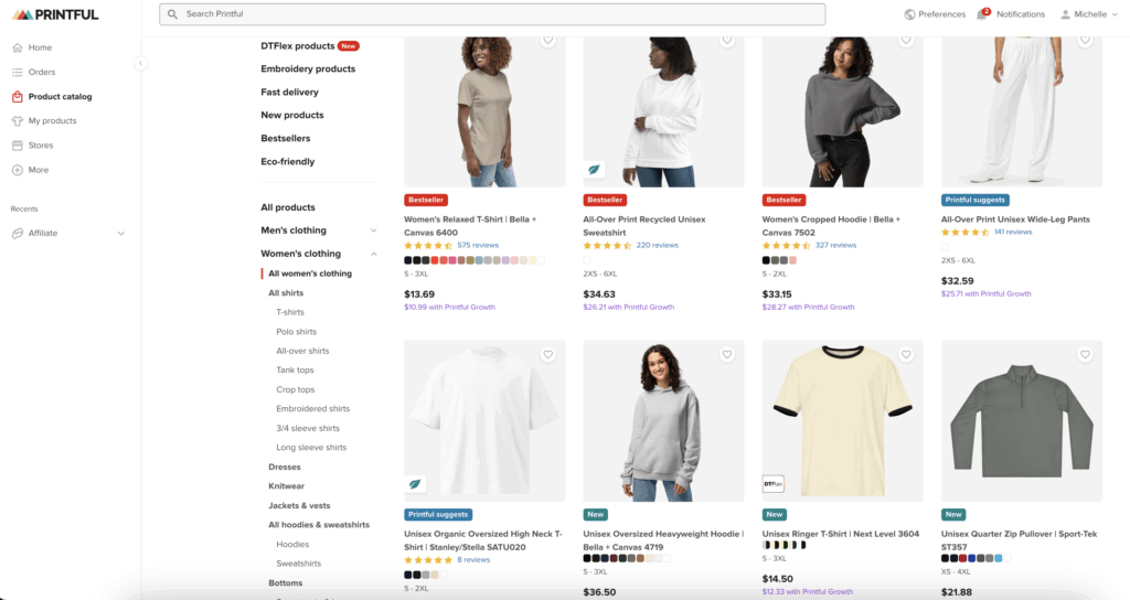 Voici un exemple du site Web de vêtements de Printful que vous pouvez concevoir et vendre.