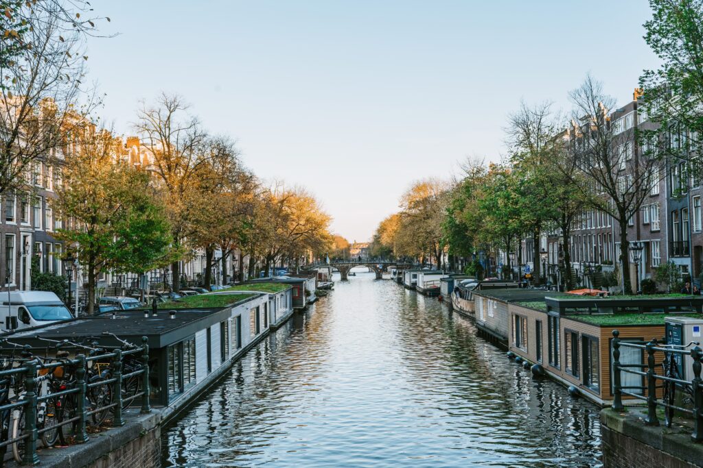 15 villes de liste de seaux qui sont étonnamment abordables à l'automne