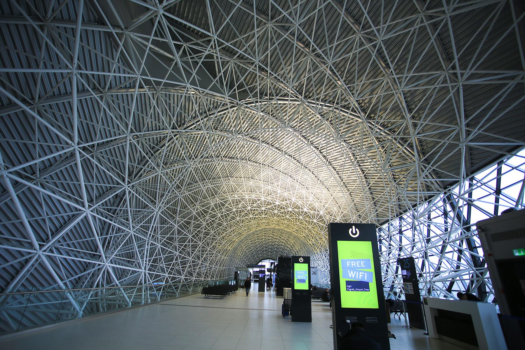 Les 4 plus grandes escroqueries Wi-Fi aéroport à éviter en voyageant