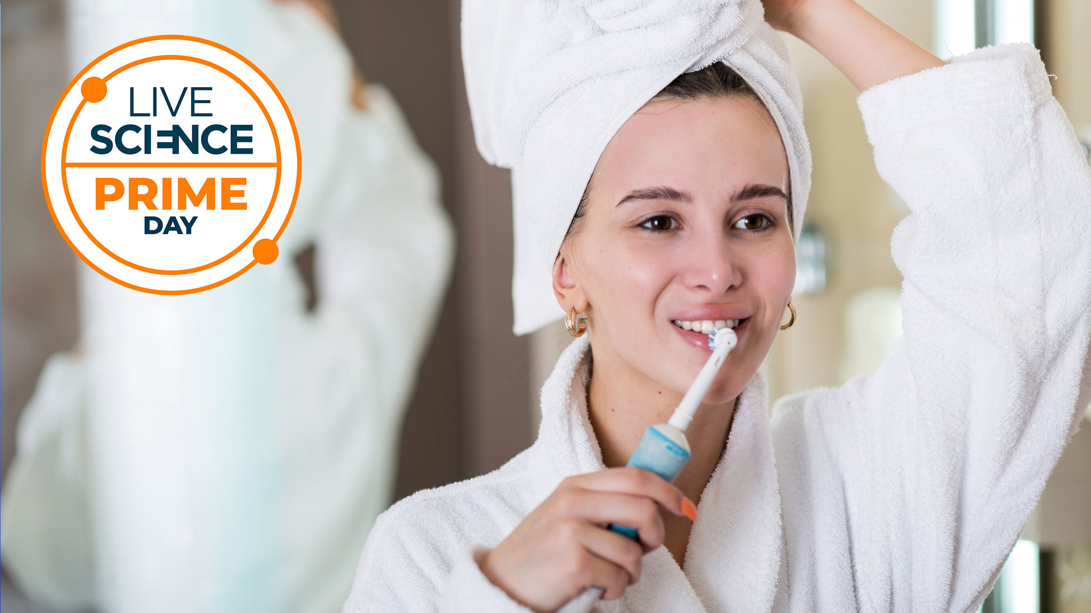 Un logo en direct de la Science Prime Day et une femme se brossant les dents avec une brosse à dents électrique