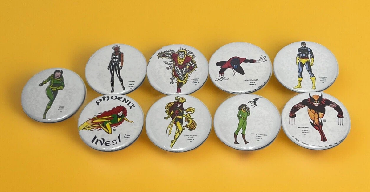 12 boutons promotionnels et épingles des époques de bande dessinée