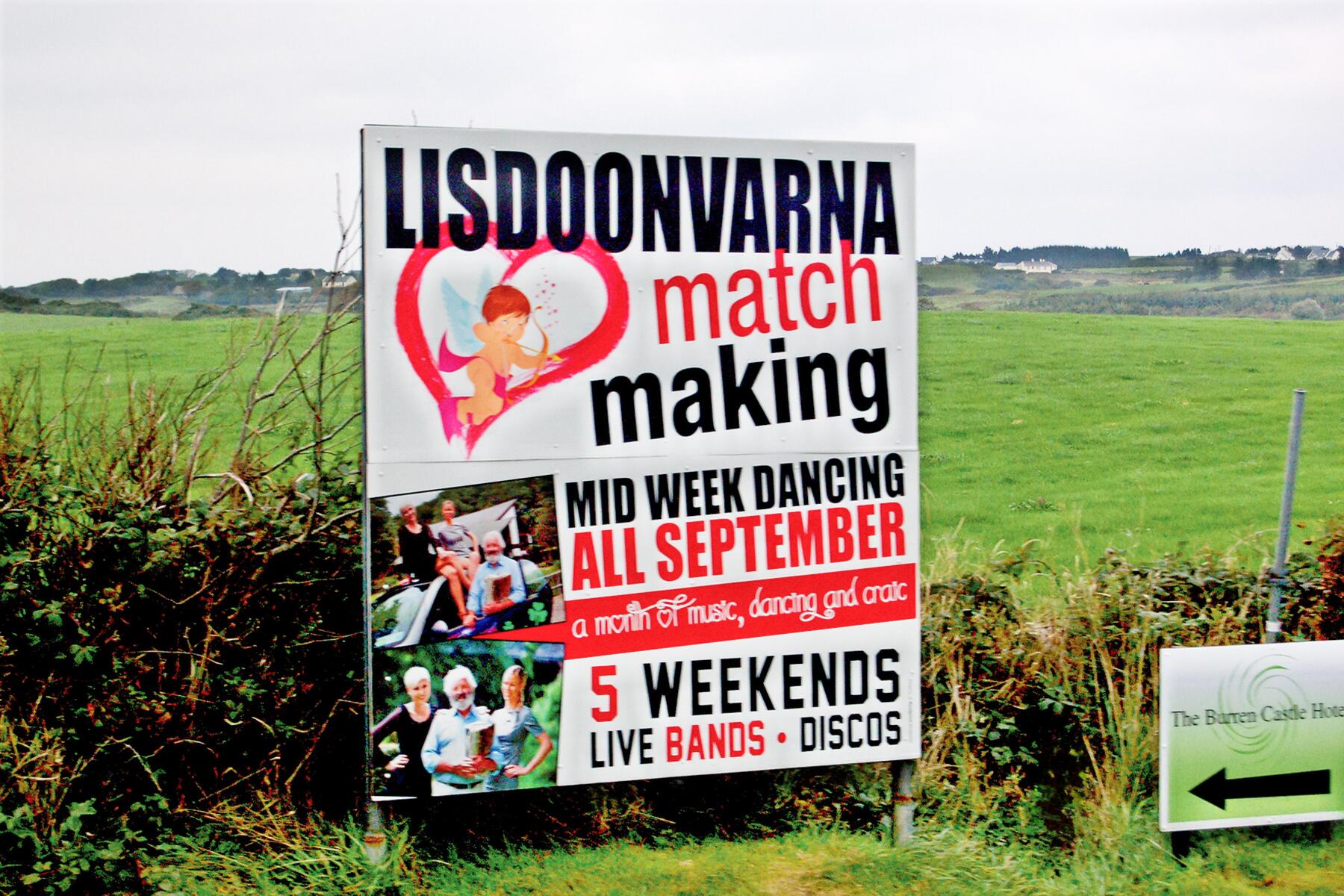 2_Ireland_Lisdoonvarna_Burren Lisdoonvarna Matchmaking Sign_Travel Irlande bar_Wikimedia Commons_3773126_Joseph Mischyshyn (CC BY-SA 2.0) via Wikimedia Commons