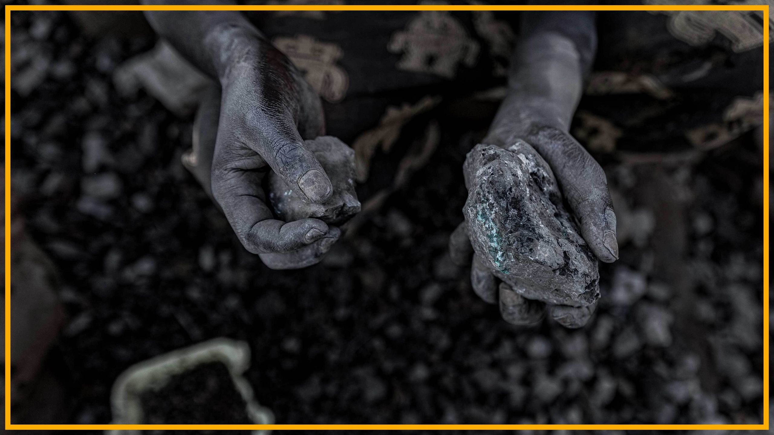 Votre image générée par l'IA d'un chat chevauchant une banane existe parce que des enfants grattent la terre à la recherche d'éléments toxiques. Est-ce que ça vaut vraiment le coup ?