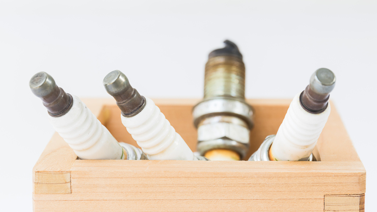 8 boîtes de bougies d'allumage vintage à forte valeur de collection