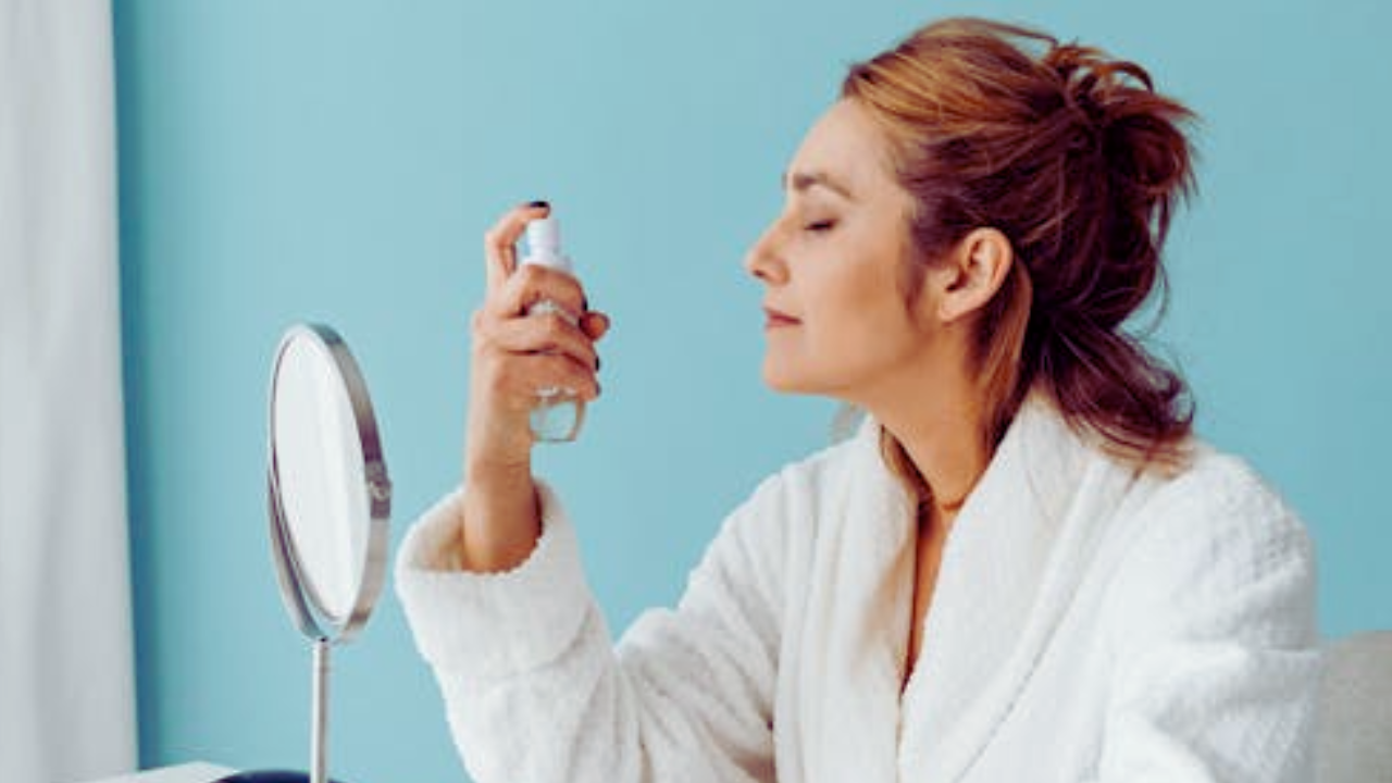 11 sprays et poudres fixateurs qui fonctionnent bien en hiver