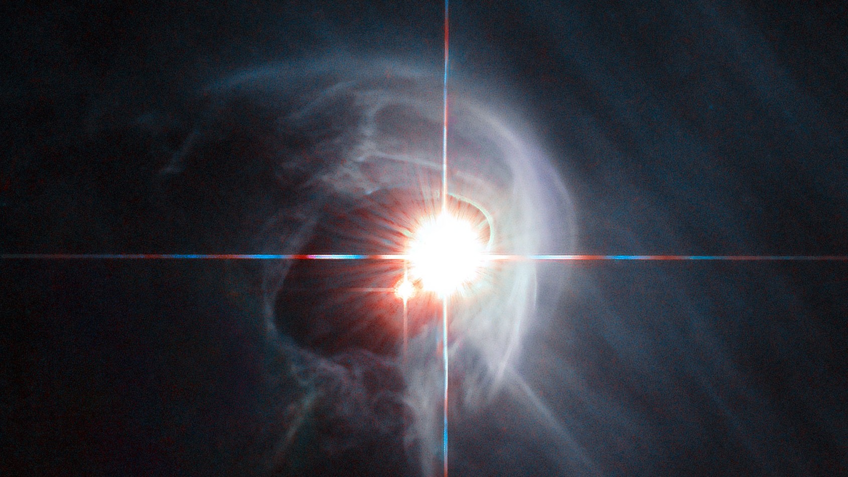 Deux étoiles flamboyantes dans un nuage de gaz vaporeux dans l'espace