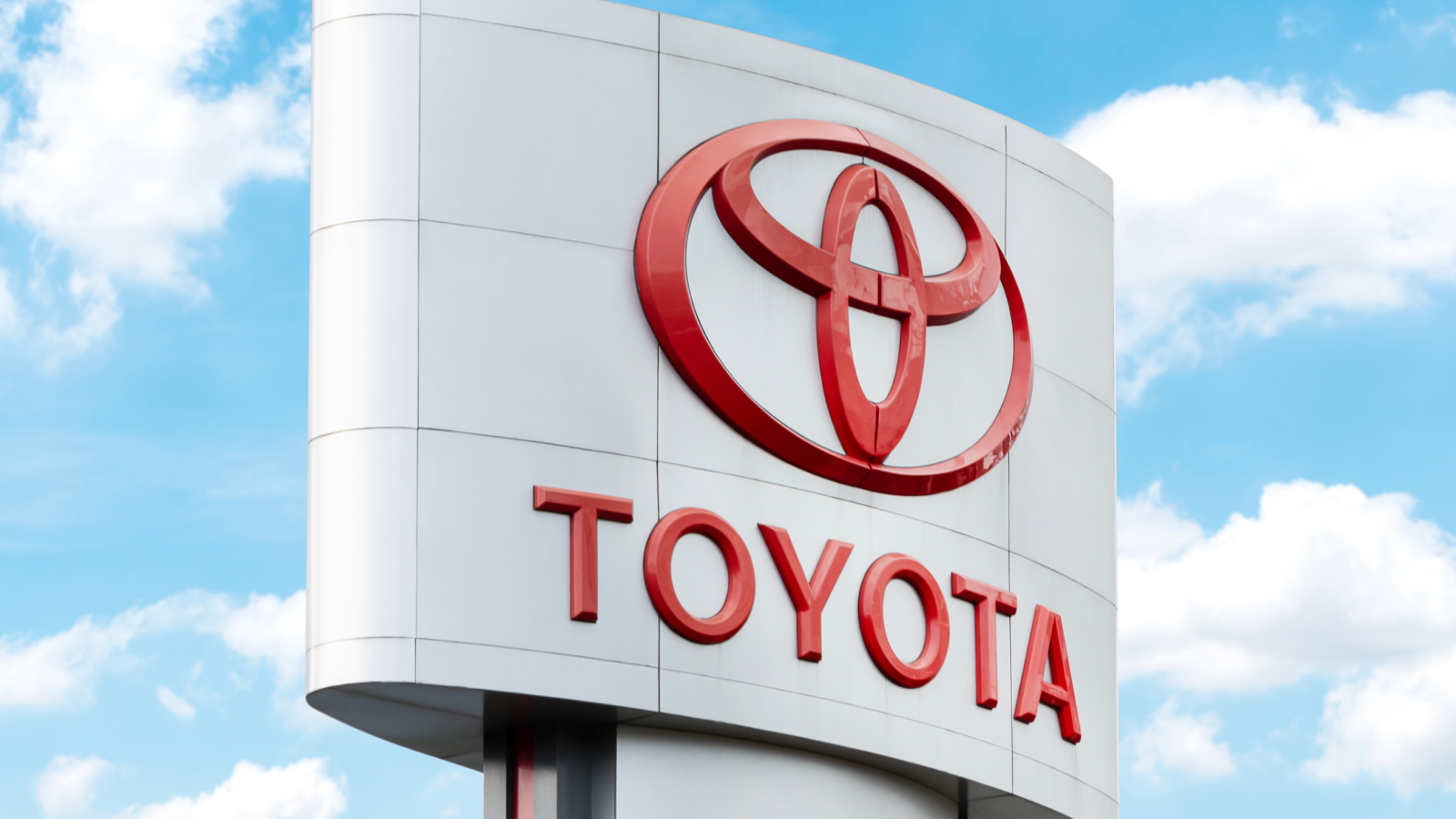 Bangkok Thaïlande 10 juin 2024 Panneau d'affichage pôle avec logo Toyota.