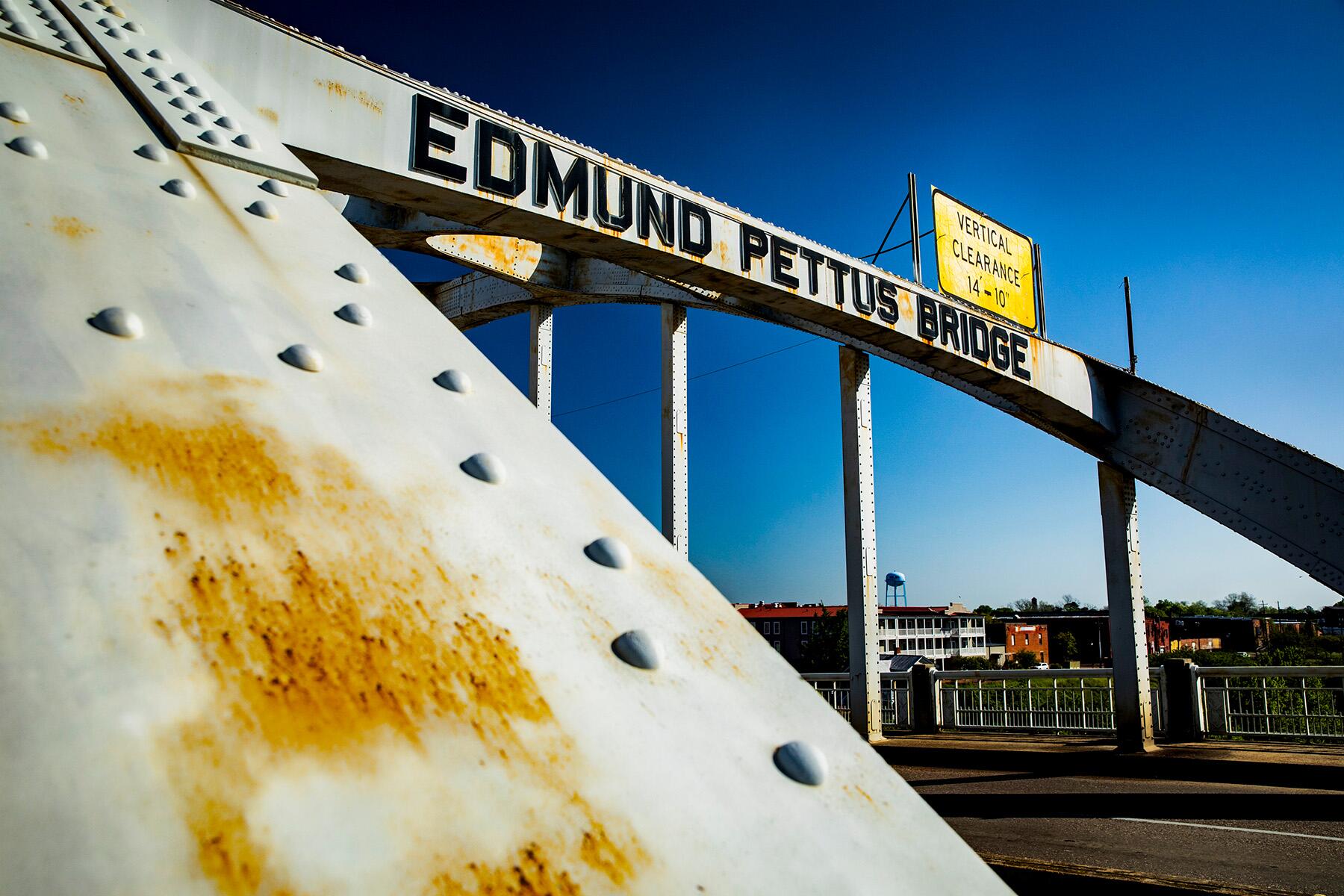 1_Alabama_Selma_Edmund Pettus Bridge_istock_2214585035_fotoguy22