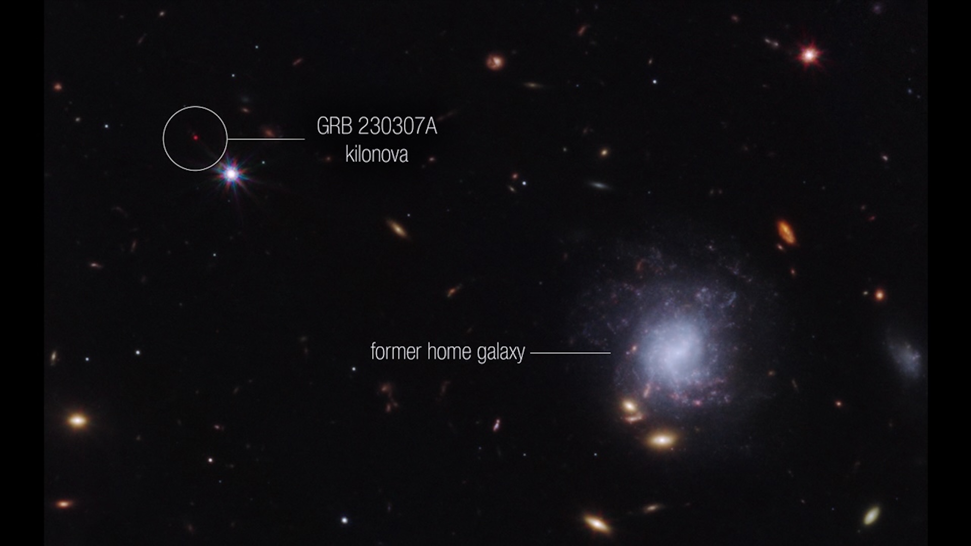 Une image de l'espace extra-atmosphérique avec une galaxie et étiquetée GRB 230307A 