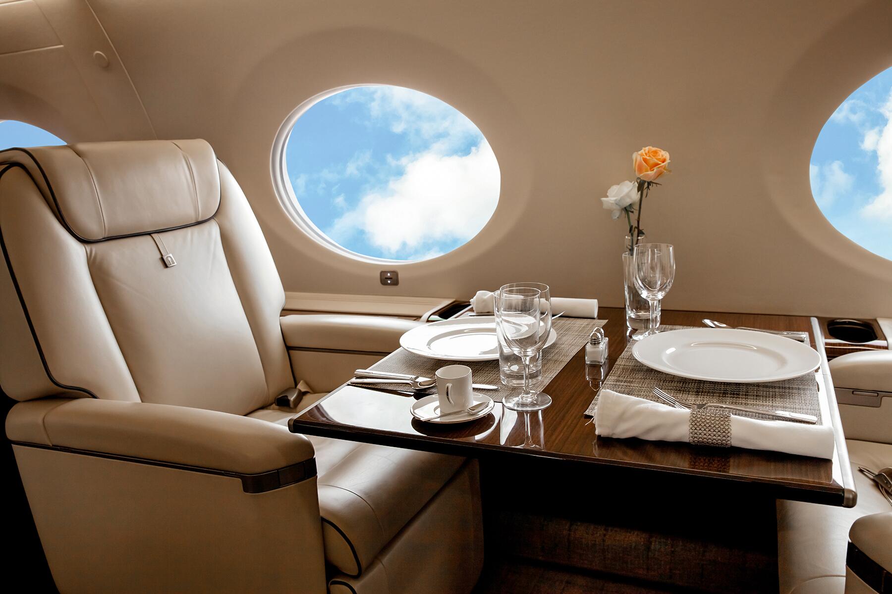 Vous voulez des vols gratuits et des crédits de voyage triples ? Ouvrez votre carte en décembre et regardez les avantages affluer