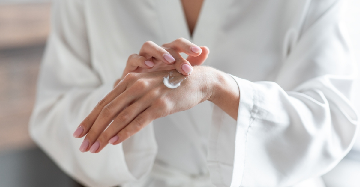 12 conseils de soins des mains en fin d’hiver en cas de fissures et de desquamation