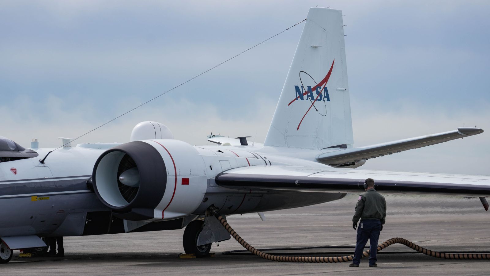 Un avion de la NASA âgé de 50 ans s'écrase en flammes sur une piste d'atterrissage au Texas, le retirant ainsi de la mission Artemis II