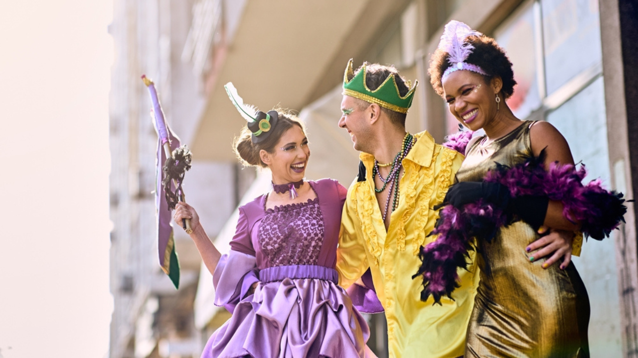 11 meilleurs voyages de Mardi Gras au-delà de la Nouvelle-Orléans avec des défilés dont les enfants peuvent profiter