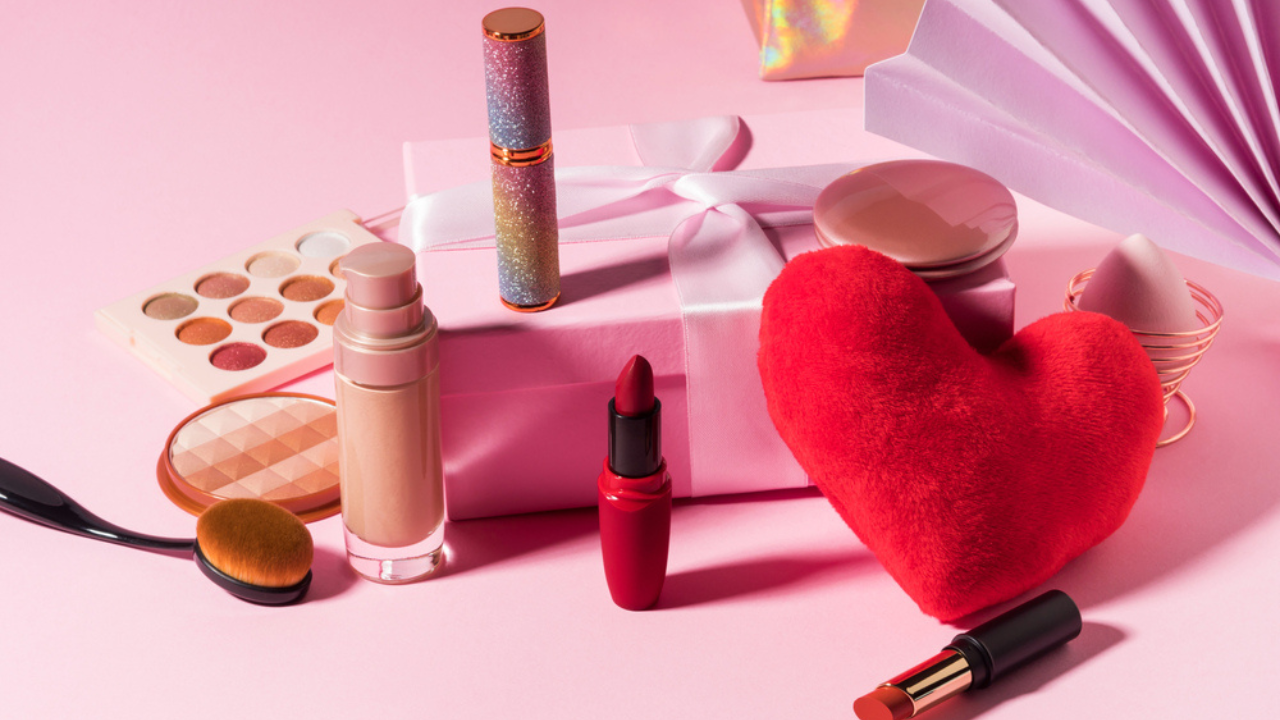 10 produits de maquillage pour la Saint-Valentin pour un look rose tendre rapidement
