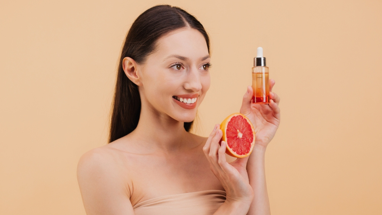 13 meilleurs produits à base de vitamine C pour les peaux ternes de février et comment ils se superposent