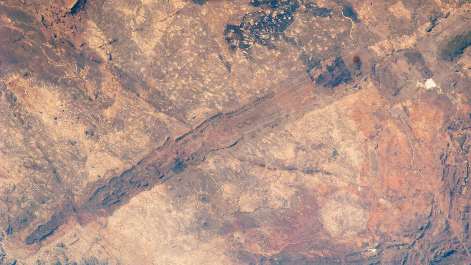 Une photo d'astronaute montrant une section de la Grande Digue du Zimbabwe 