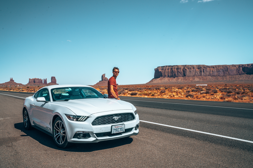 12 circuits dans le désert de fin d'hiver avec un ciel dégagé et des vues faciles à retirer