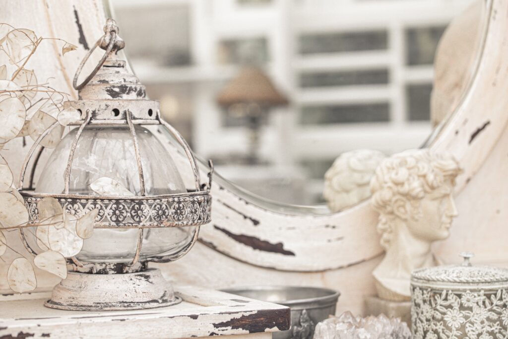 14 idées de décoration de cheminée antique utilisant de petites pièces de collection