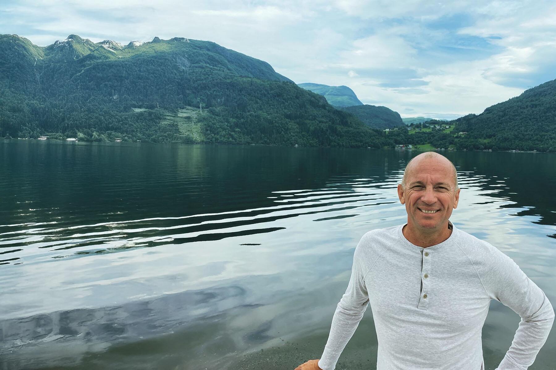 Sous les ponts, le capitaine Kerry veut que vous arrêtiez de suremballer et que vous découvriez ces destinations de rêve