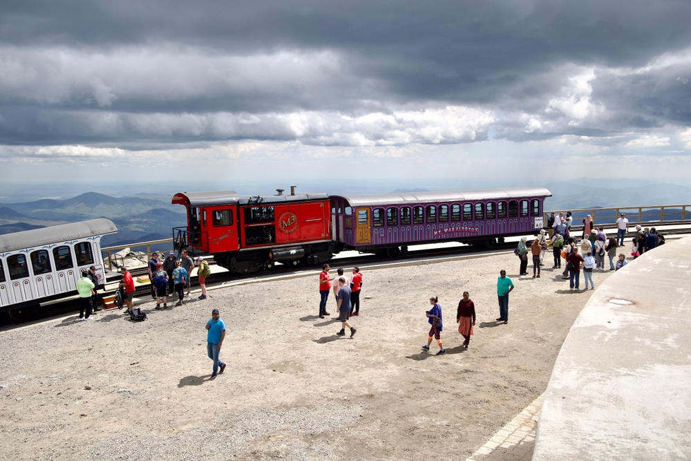 11 trajets en train de fin d'hiver et arrêts dans des petites villes qui ressemblent à une pause