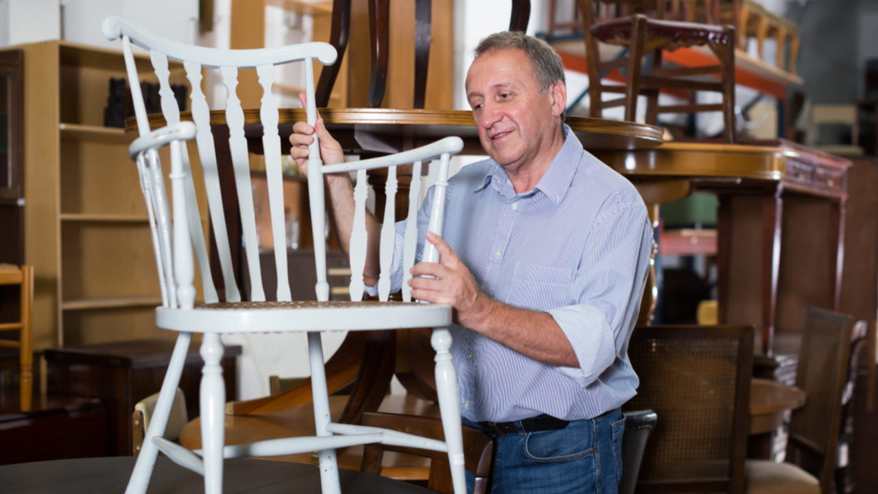 13 détails de meubles anciens qui aident à identifier les pièces plus anciennes