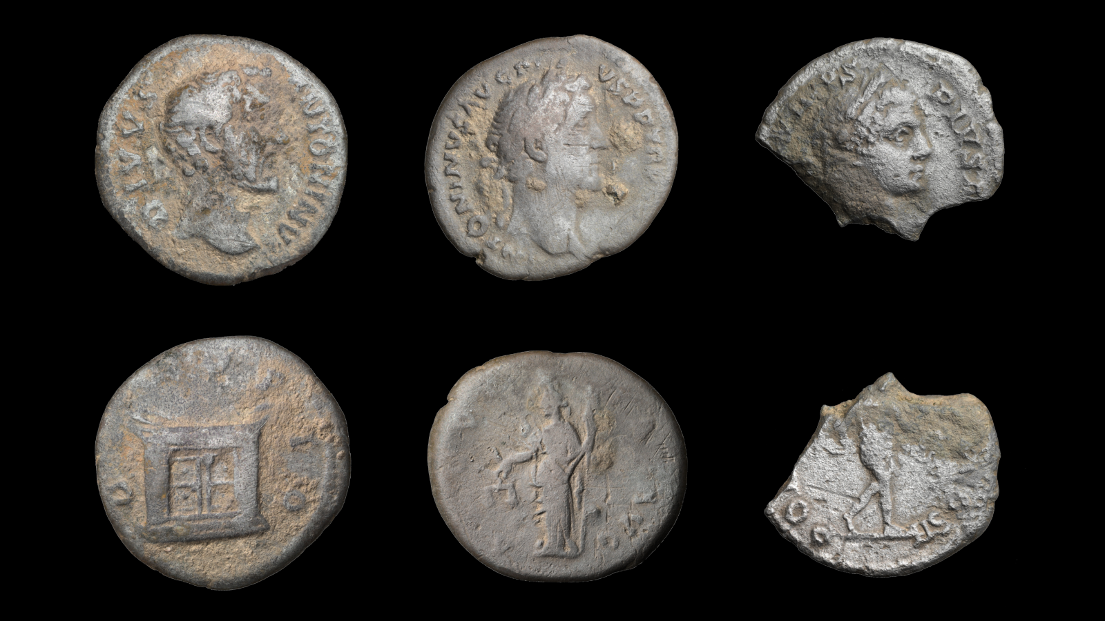 Pièces de monnaie récupérées sur le site archéologique.