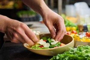 11 recettes de salades saines fleuries de produits frais