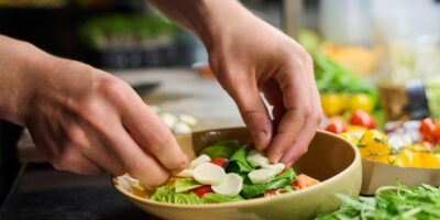 11 recettes de salades saines fleuries de produits frais